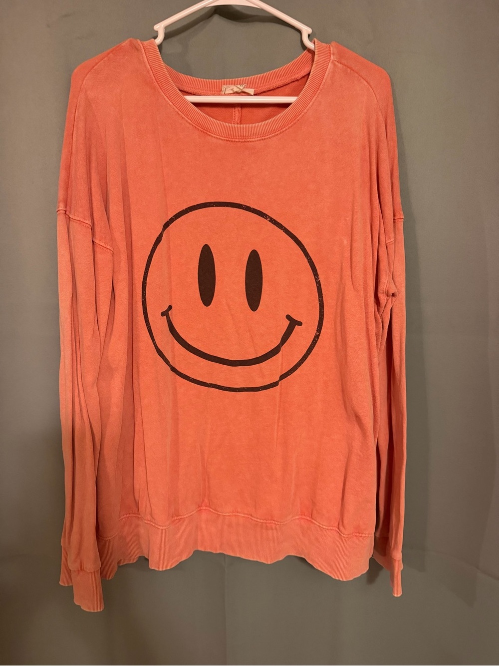 easel Coral Smiley-Face Crewneck Sweater